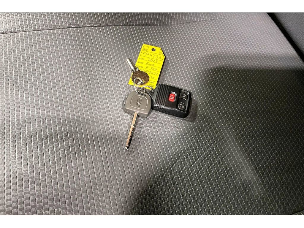 Used 2023 Ford F750 2WD Regular Cab Super Duty image 12