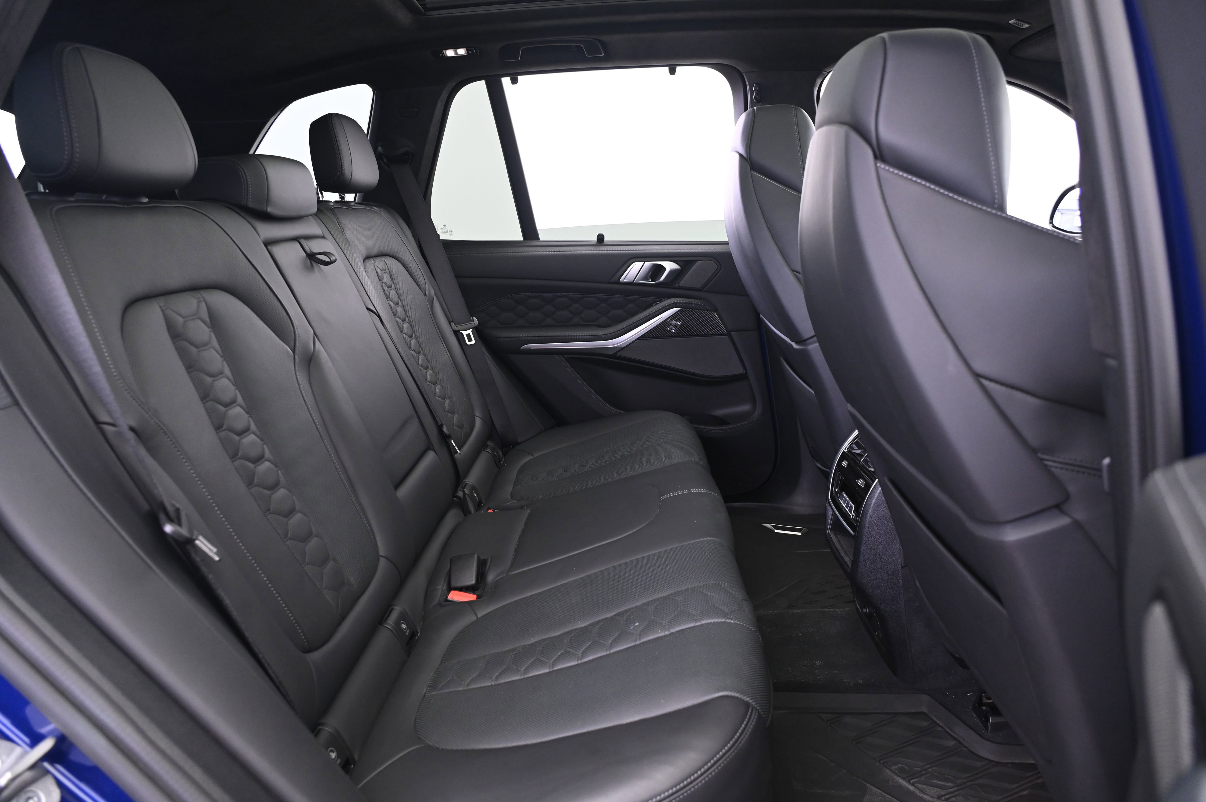 Used 2022 BMW X5 M w/ Executive Package image 18