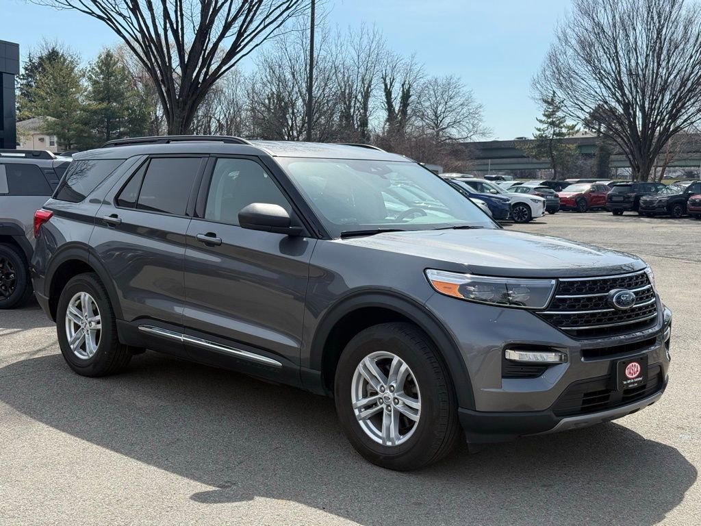 Used 2022 Ford Explorer XLT w/ Equipment Group 202A image 4
