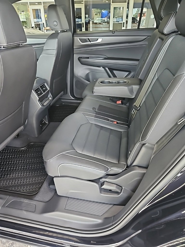 New 2026 Volkswagen Atlas Cross Sport SEL R-Line image 24