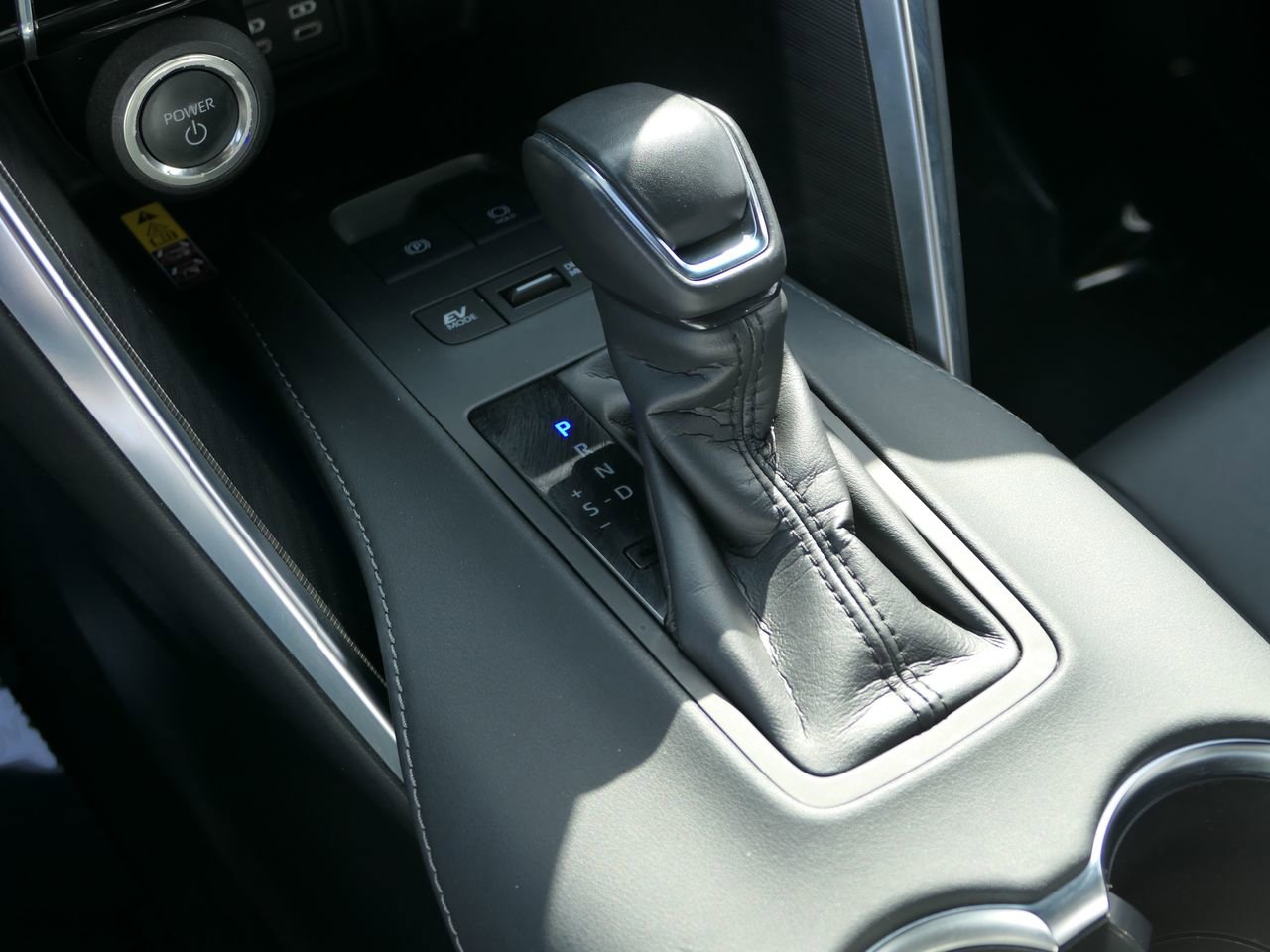 Used 2024 Toyota Venza XLE image 27