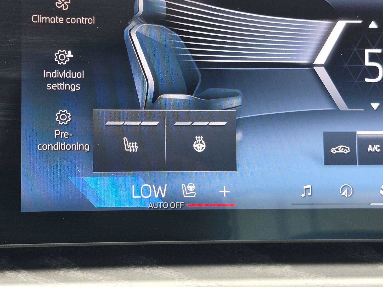 Certified 2025 BMW 740i w/ Premium Package RWD image 34