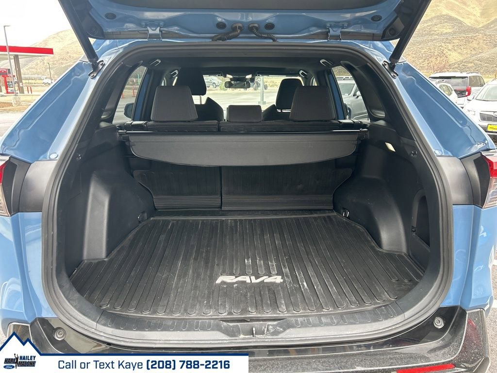 Used 2023 Toyota RAV4 SE w/ Convenience Package image 11