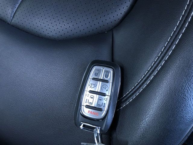 Used 2025 Chrysler Pacifica Select FWD image 30