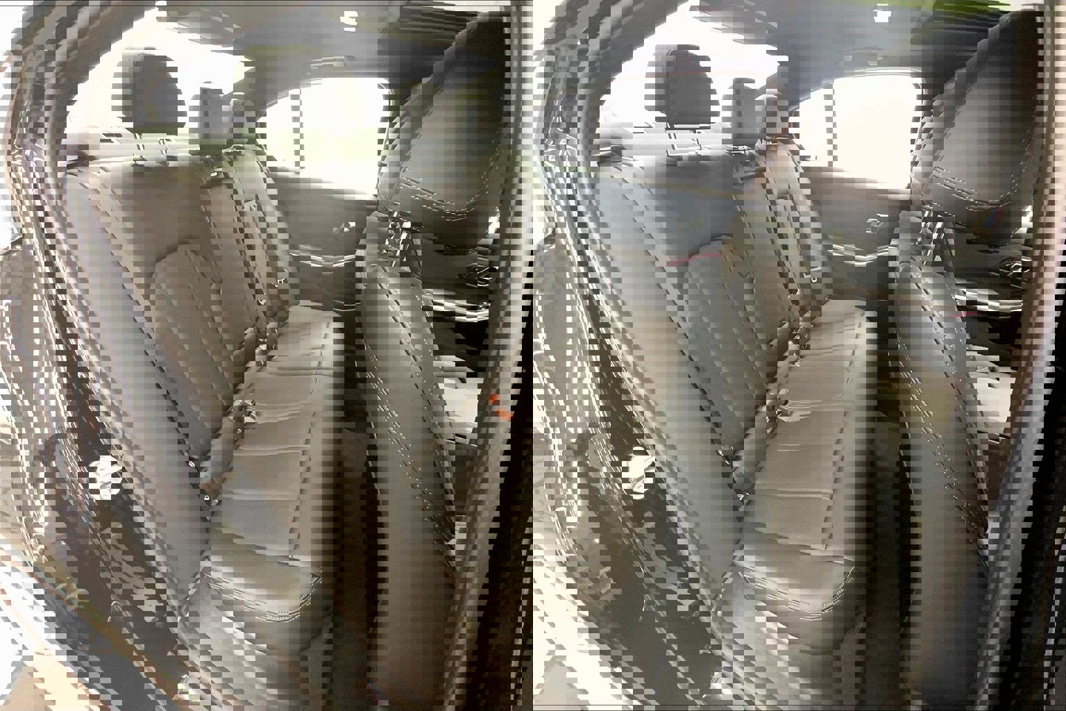 Used 2025 BMW 330i xDrive Sedan w/ Premium Package AWD/4WD image 11