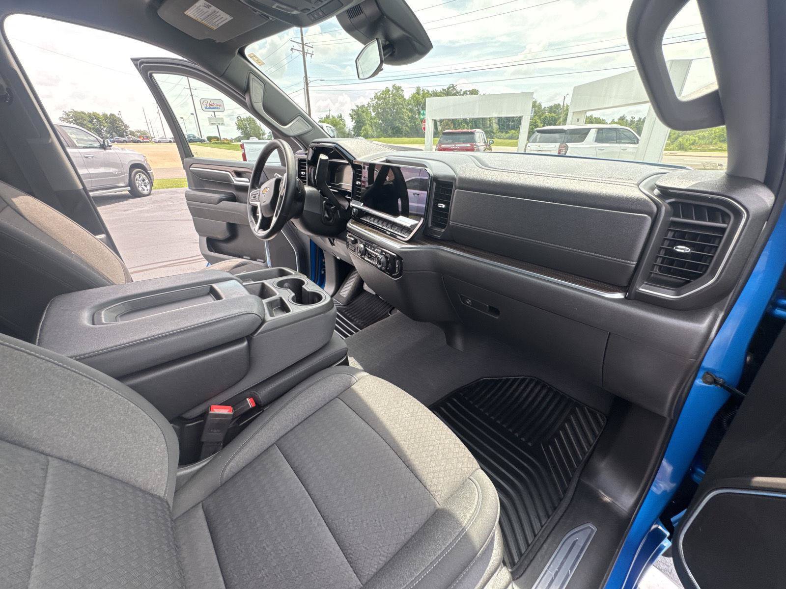 Used 2023 Chevrolet Silverado 1500 LT w/ Z71 Off-Road Package AWD/4WD image 16