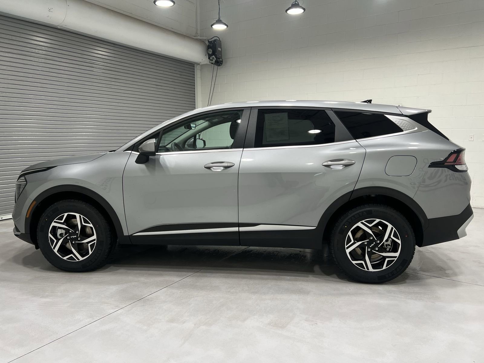 Used 2024 Kia Sportage LX image 5