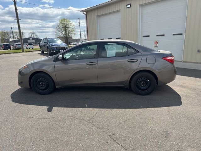 Used 2018 Toyota Corolla LE FWD image 6