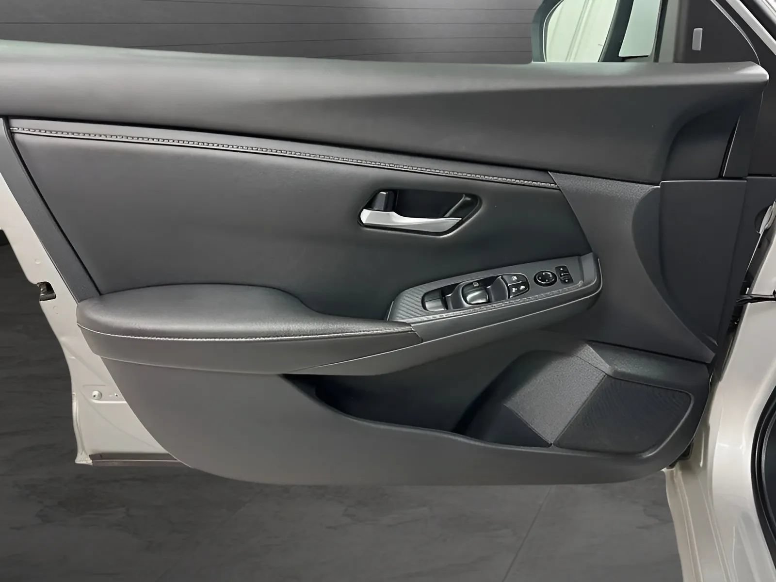 Used 2022 Nissan Sentra SV FWD image 9