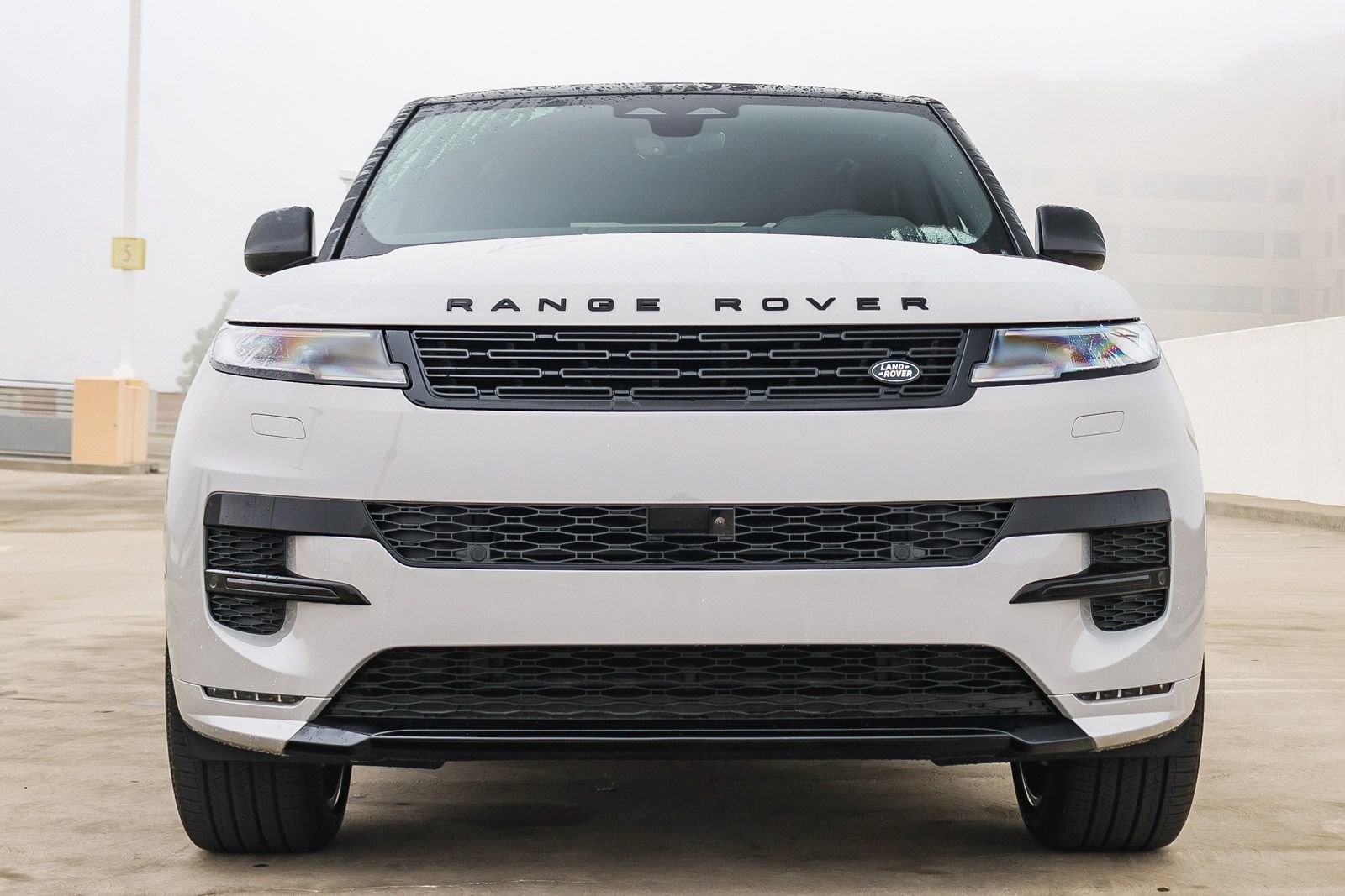 New 2025 Land Rover Range Rover Sport Dynamic SE image 2