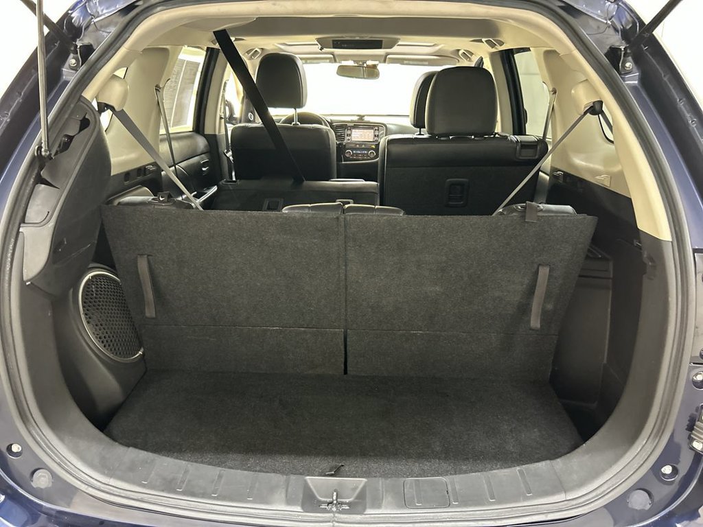 Used 2016 Mitsubishi Outlander GT AWD/4WD image 25