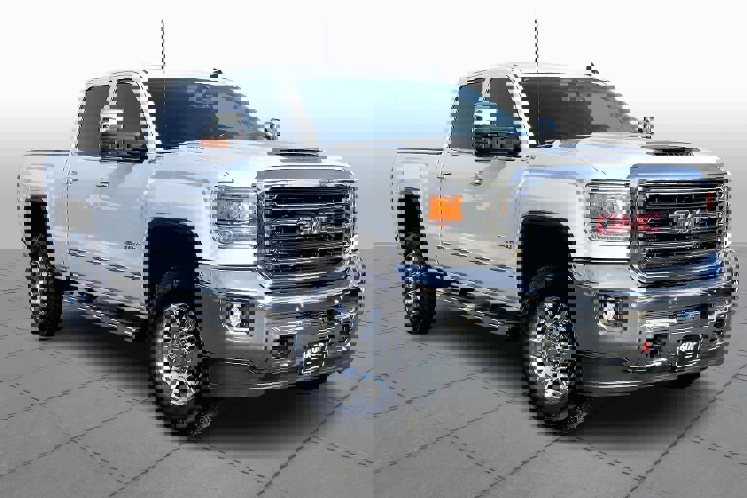 Used 2018 GMC Sierra 3500 SLT w/ Duramax Plus Package image 3