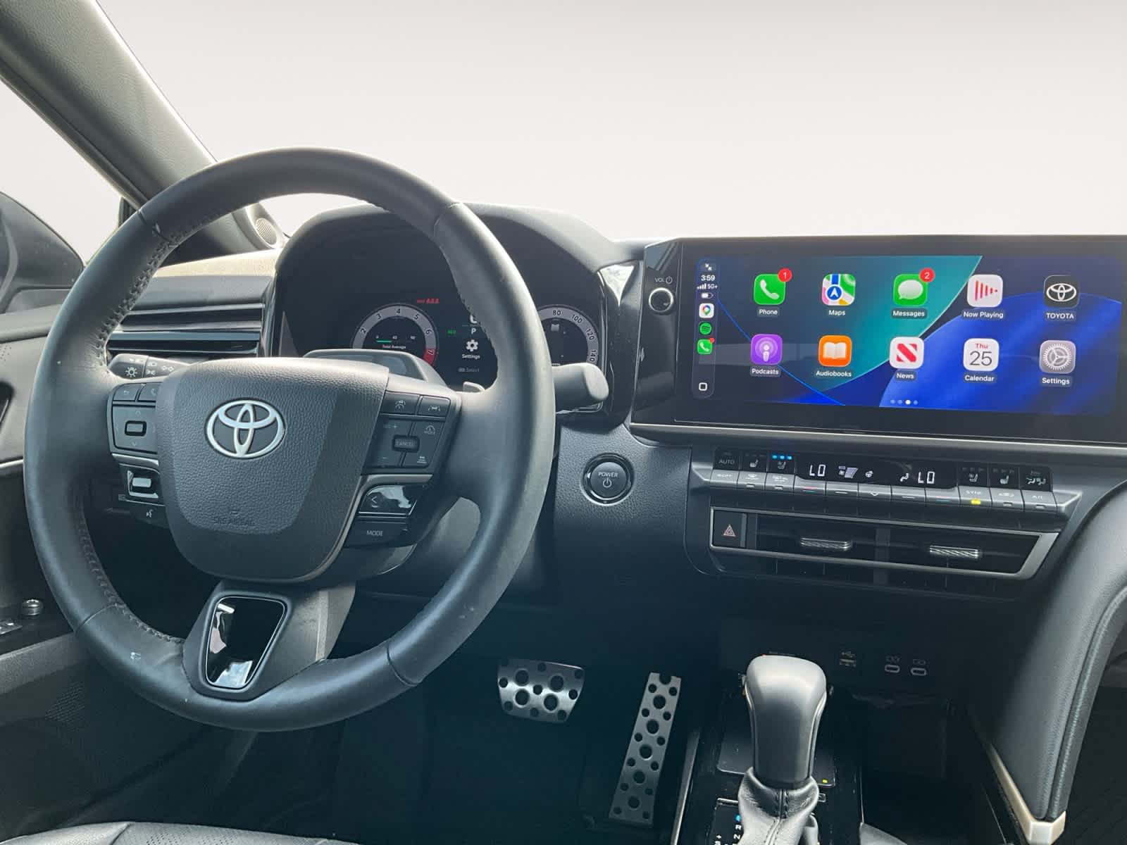 Used 2025 Toyota Camry Hybrid AWD/4WD image 10