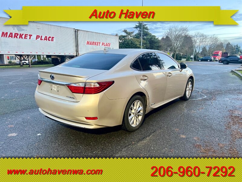 Used 2014 Lexus ES 300h w/ Luxury Package w/Bamboo Trim FWD image 7
