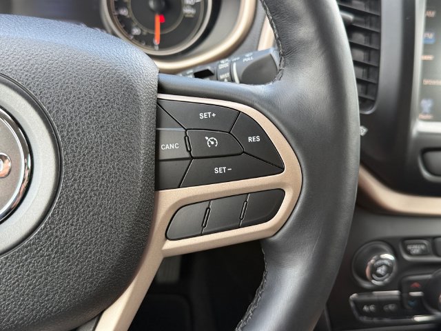 Used 2017 Jeep Cherokee Limited AWD/4WD image 19