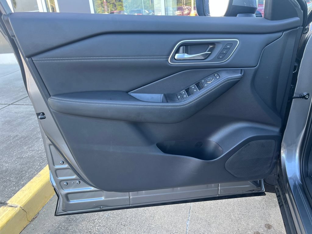 New 2026 Nissan Rogue Platinum w/ Platinum Premium Package AWD/4WD image 12