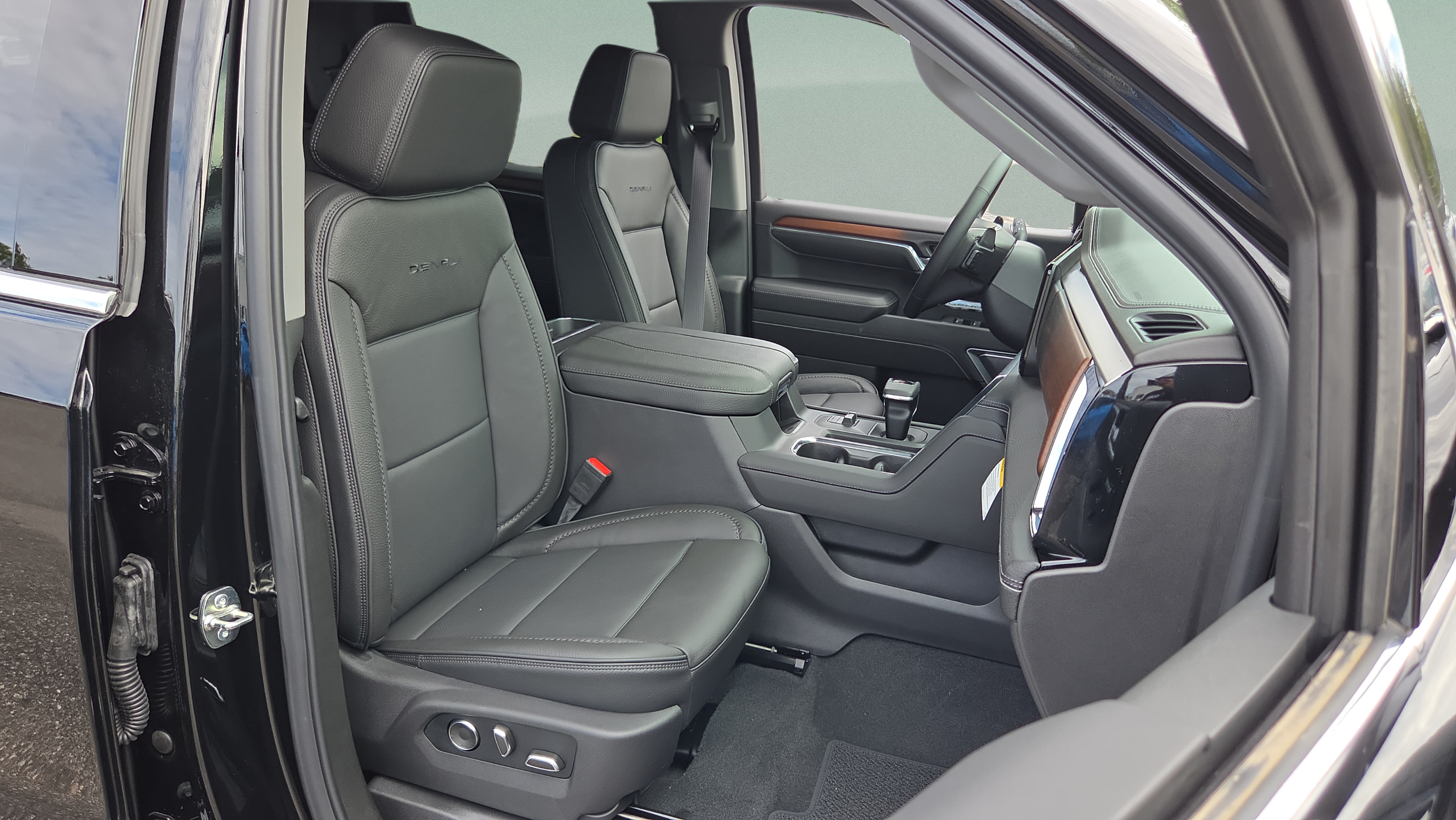 New 2026 GMC Sierra 1500 Denali w/ Technology Package RWD image 15