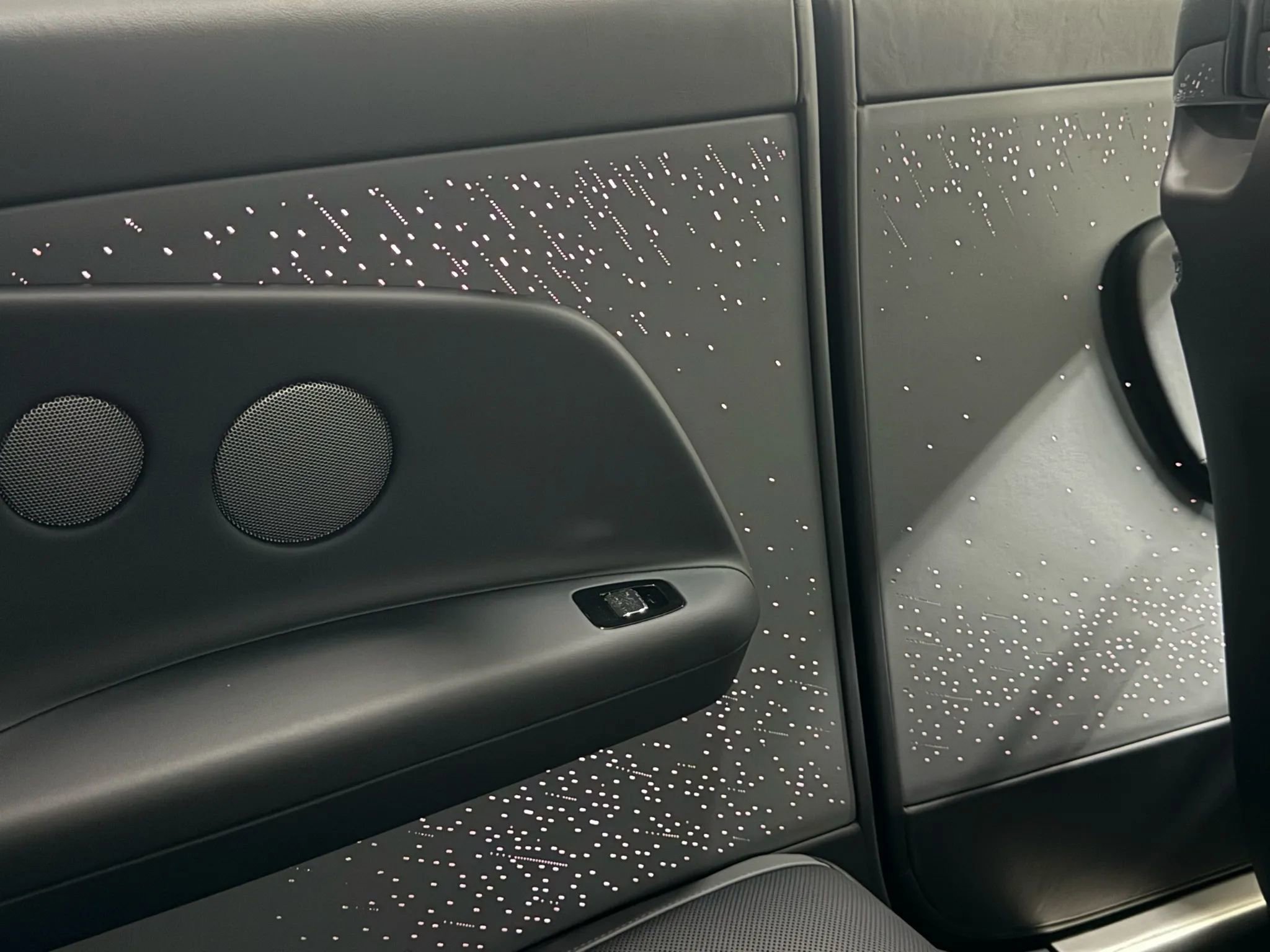 Used 2025 Rolls-Royce Spectre image 19