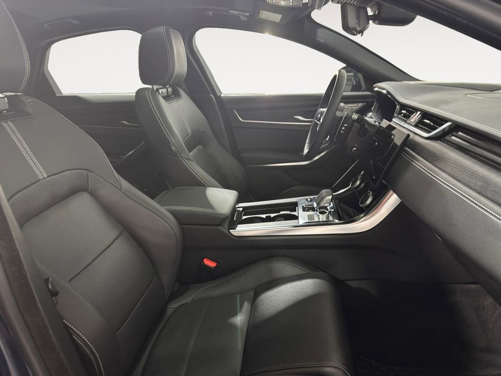 Used 2024 Jaguar XF R-Dynamic SE AWD/4WD image 13
