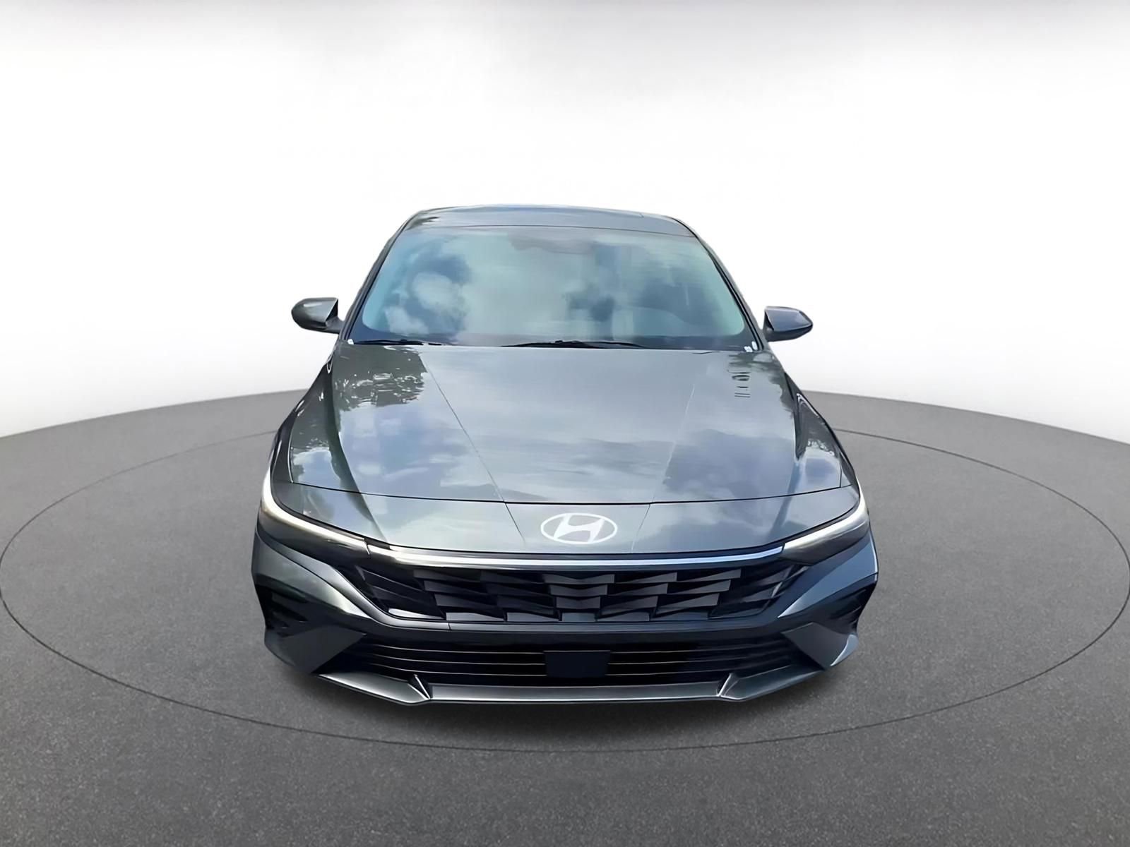 Used 2025 Hyundai Elantra SEL FWD image 4