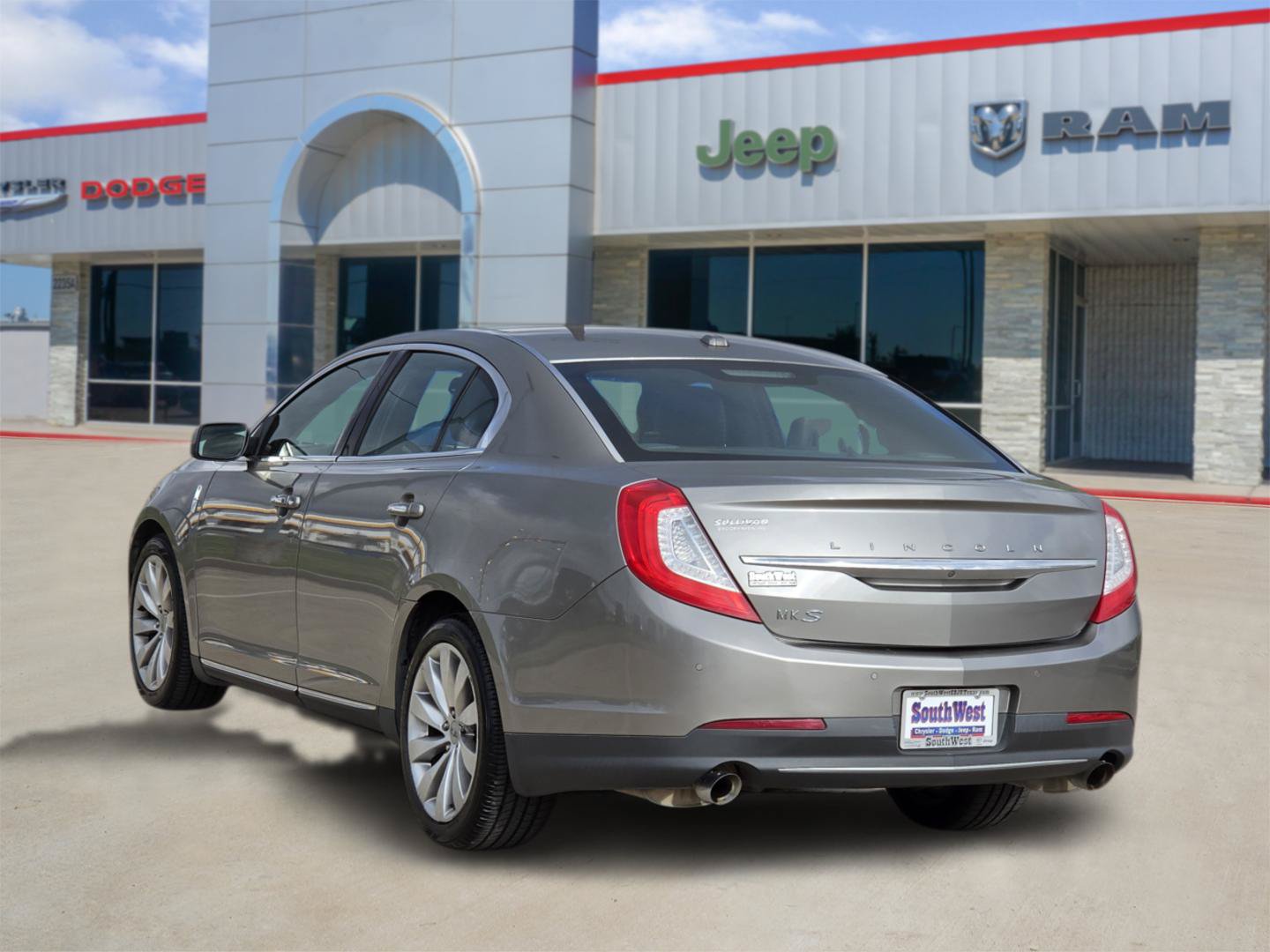Used 2016 Lincoln MKS w/ Equipment Group 101A FWD image 4