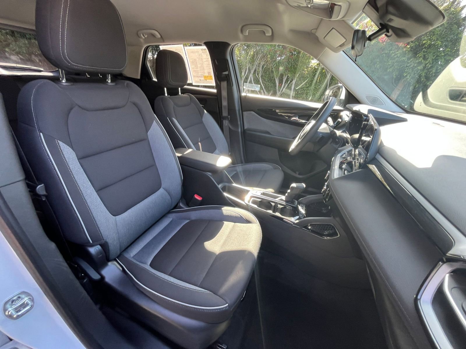 Used 2025 Chevrolet TrailBlazer LT FWD image 35