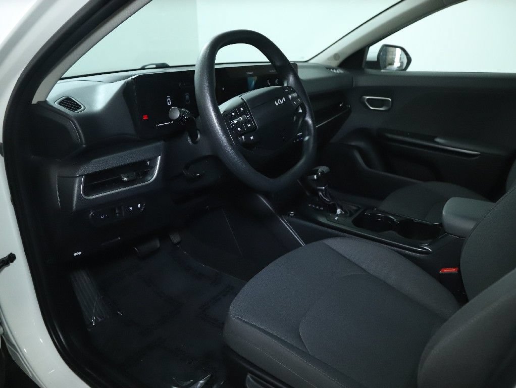 Used 2025 Kia K4 FWD image 17