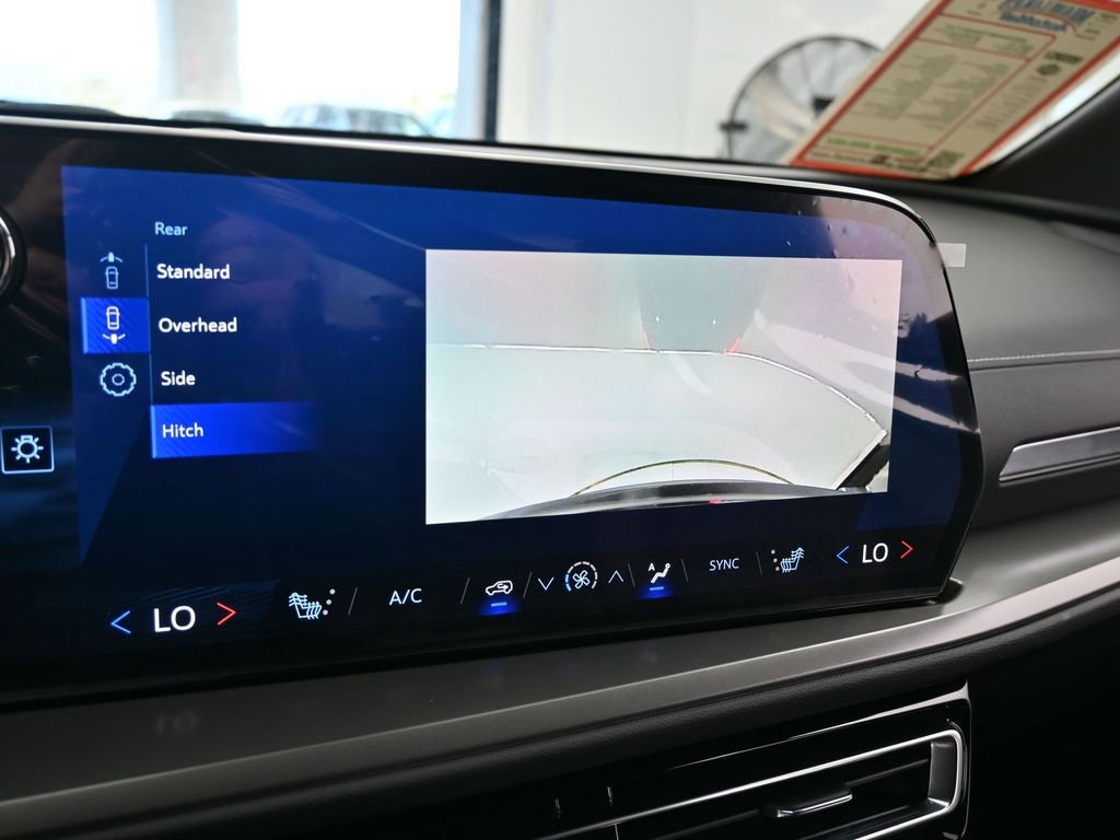 Used 2025 Chevrolet Traverse LT w/ Midnight/Sport Edition image 27