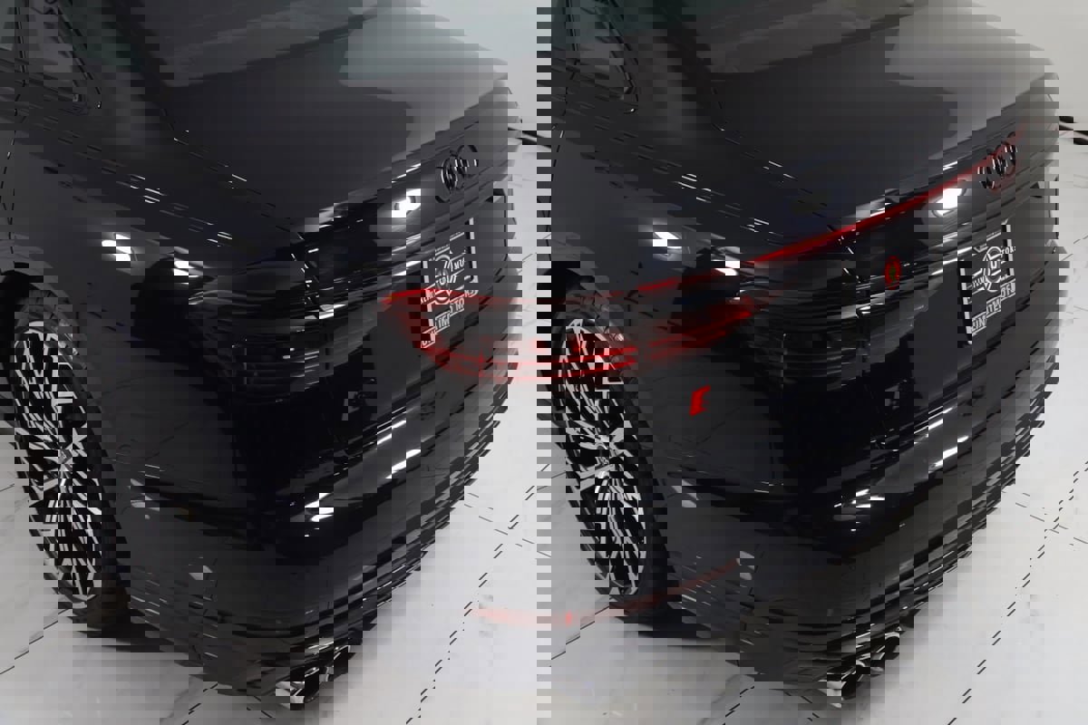 Used 2025 Audi S8 image 39