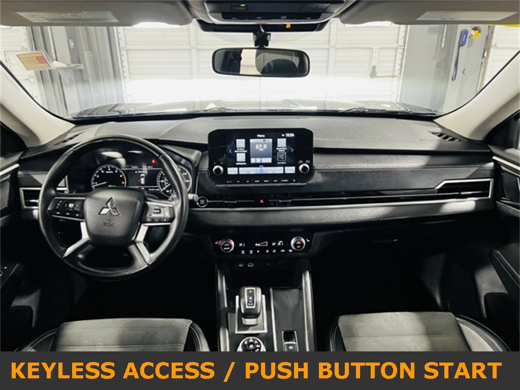Used 2024 Mitsubishi Outlander SE image 4