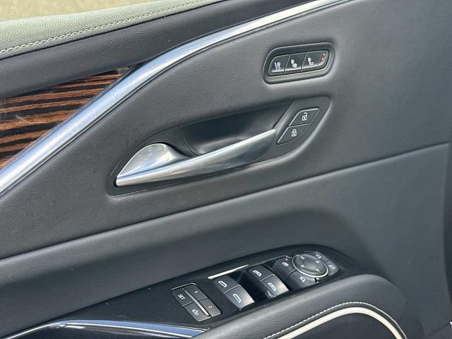Used 2022 Cadillac Escalade Premium Luxury AWD/4WD image 17