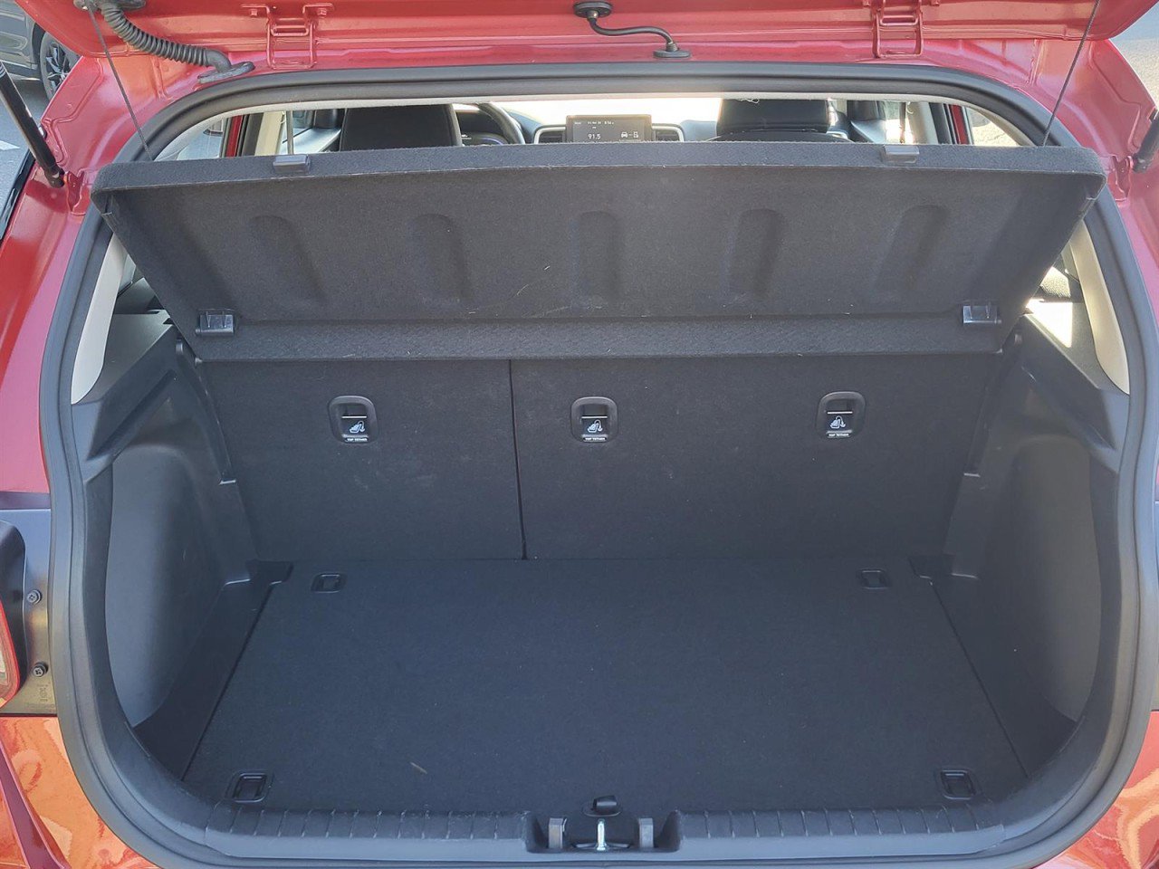 Used 2025 Hyundai Venue SEL image 4