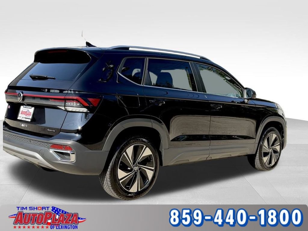 Used 2025 Volkswagen Taos SE AWD/4WD image 10