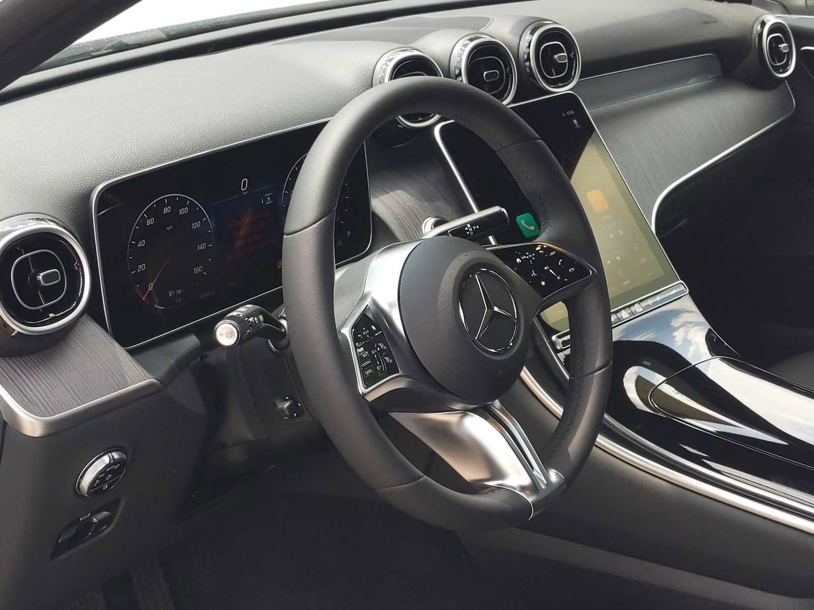 Used 2025 Mercedes-Benz GLC 300 4MATIC image 10