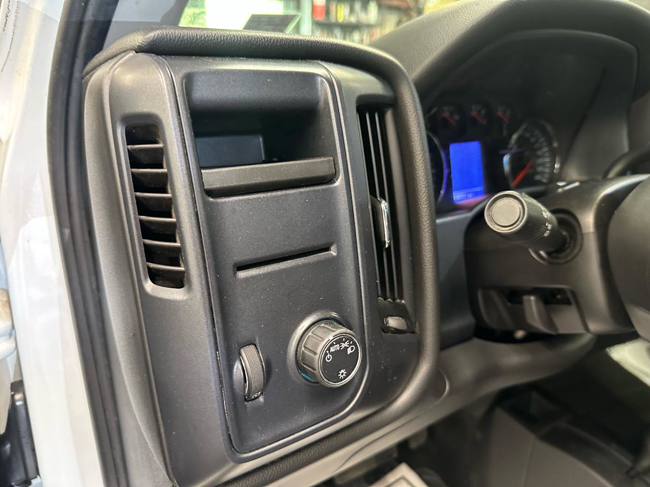 Used 2018 Chevrolet Silverado 1500 Custom w/ Custom Value Package AWD/4WD image 11