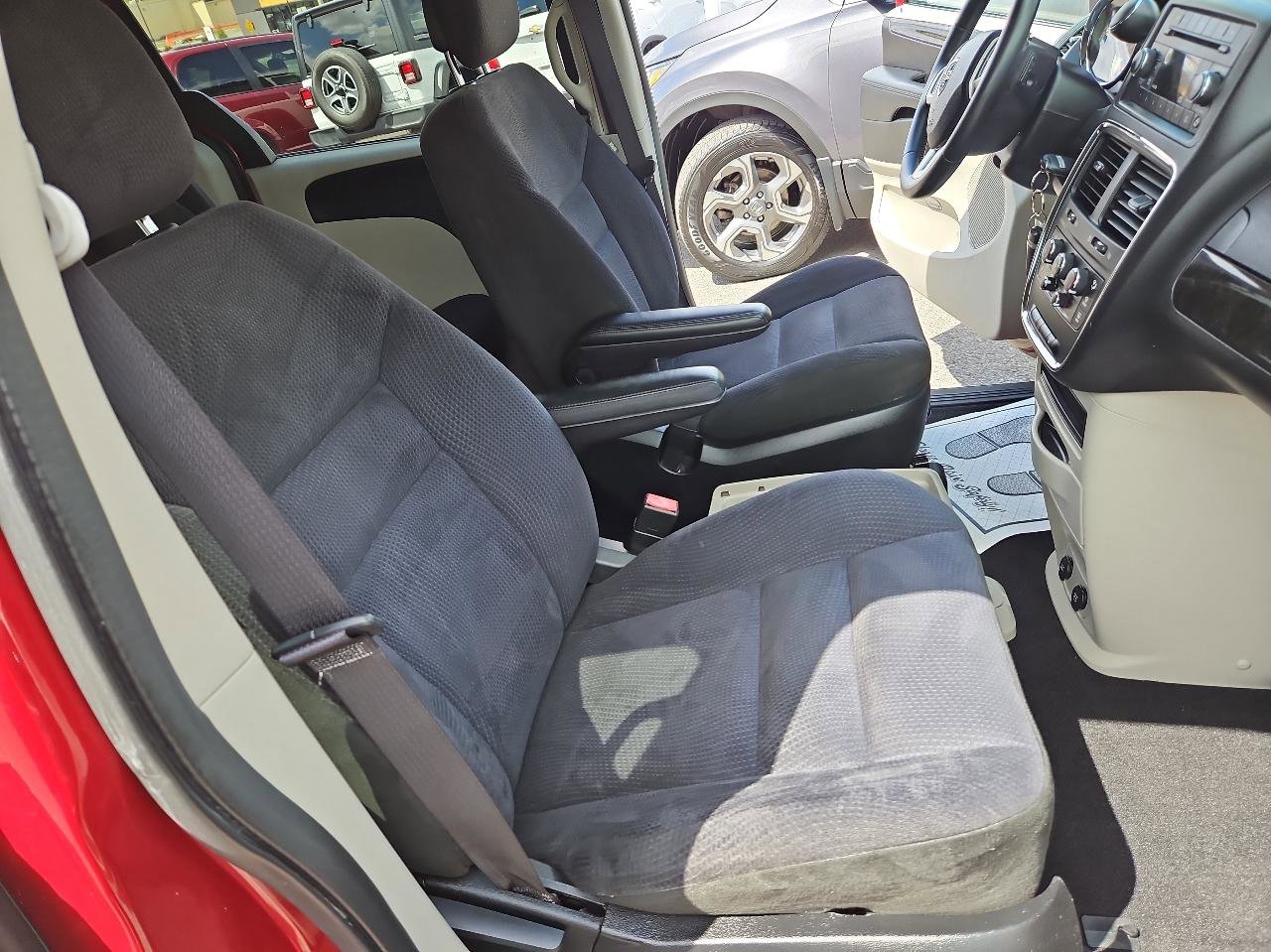 Used 2015 Dodge Grand Caravan SE w/ Quick Order Package 29E SE FWD image 15