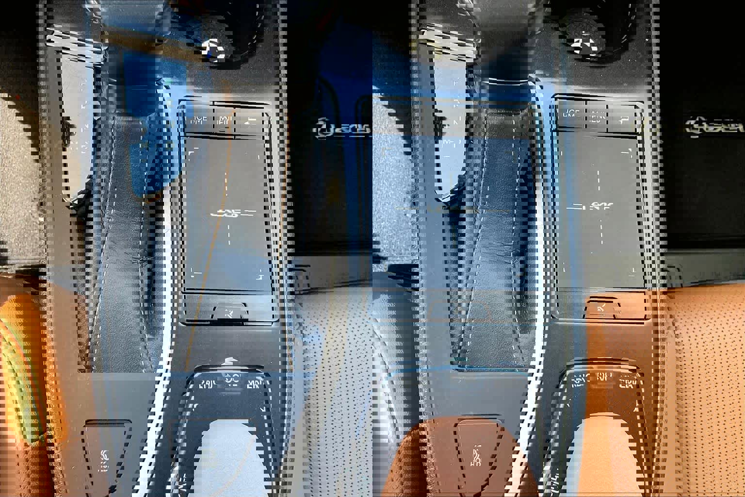 Used 2020 Lexus UX 200 w/ Premium Package image 33