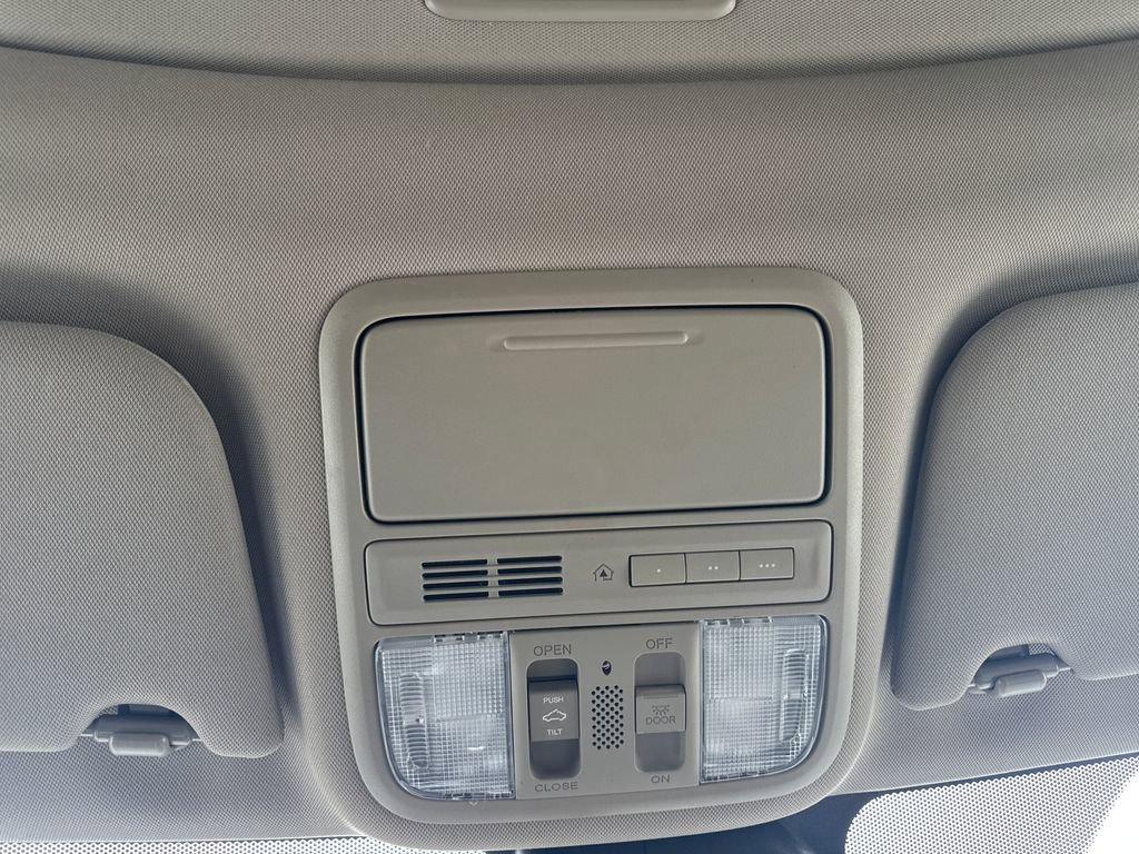 Used 2015 Honda Odyssey Touring Elite image 26