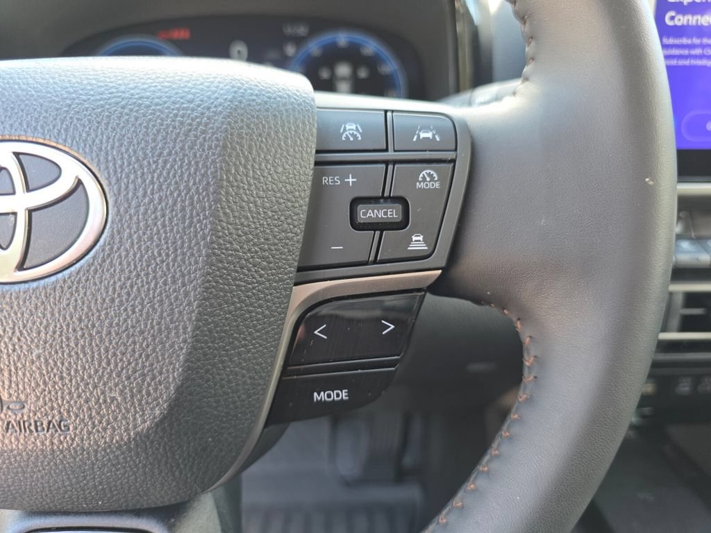 Used 2026 Toyota Camry XLE AWD/4WD image 30