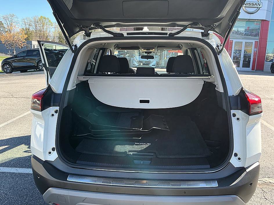 Certified 2023 Nissan Rogue SV image 24