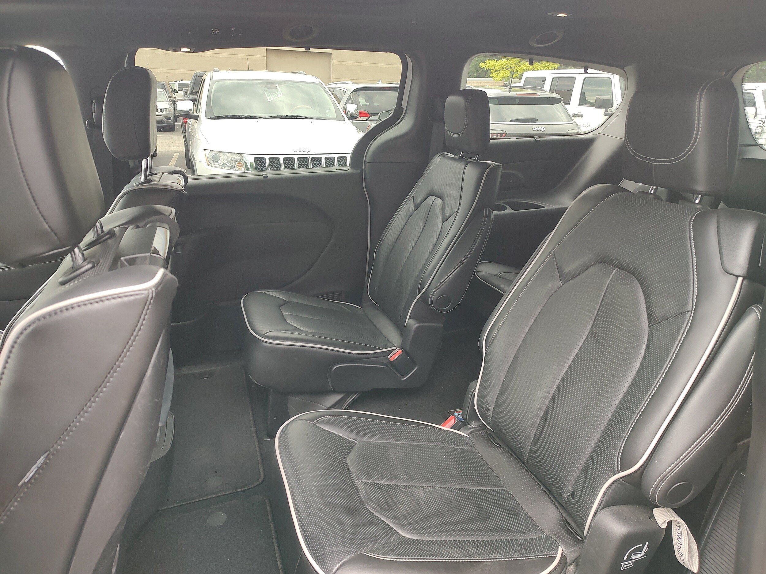 Certified 2023 Chrysler Pacifica Limited w/ Uconnect Theater Family Group AWD/4WD image 6
