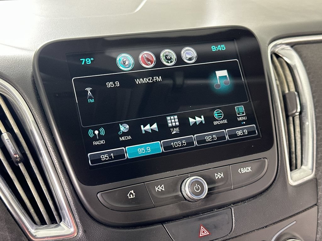 Used 2017 Chevrolet Malibu LT FWD image 27