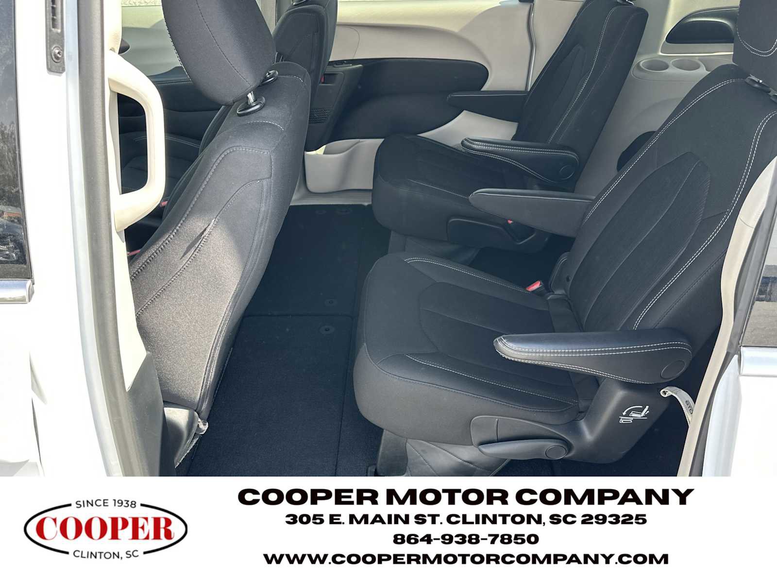 Used 2023 Chrysler Voyager LX image 20