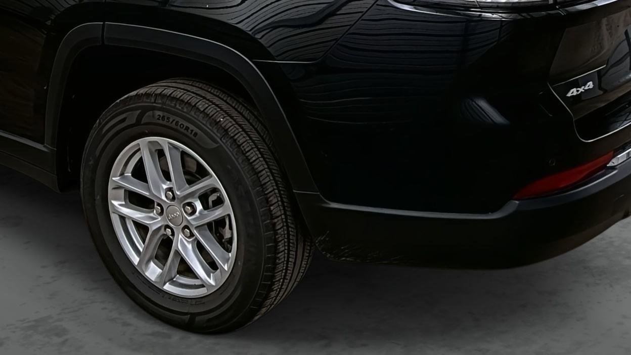 Used 2024 Jeep Grand Cherokee L Laredo image 9