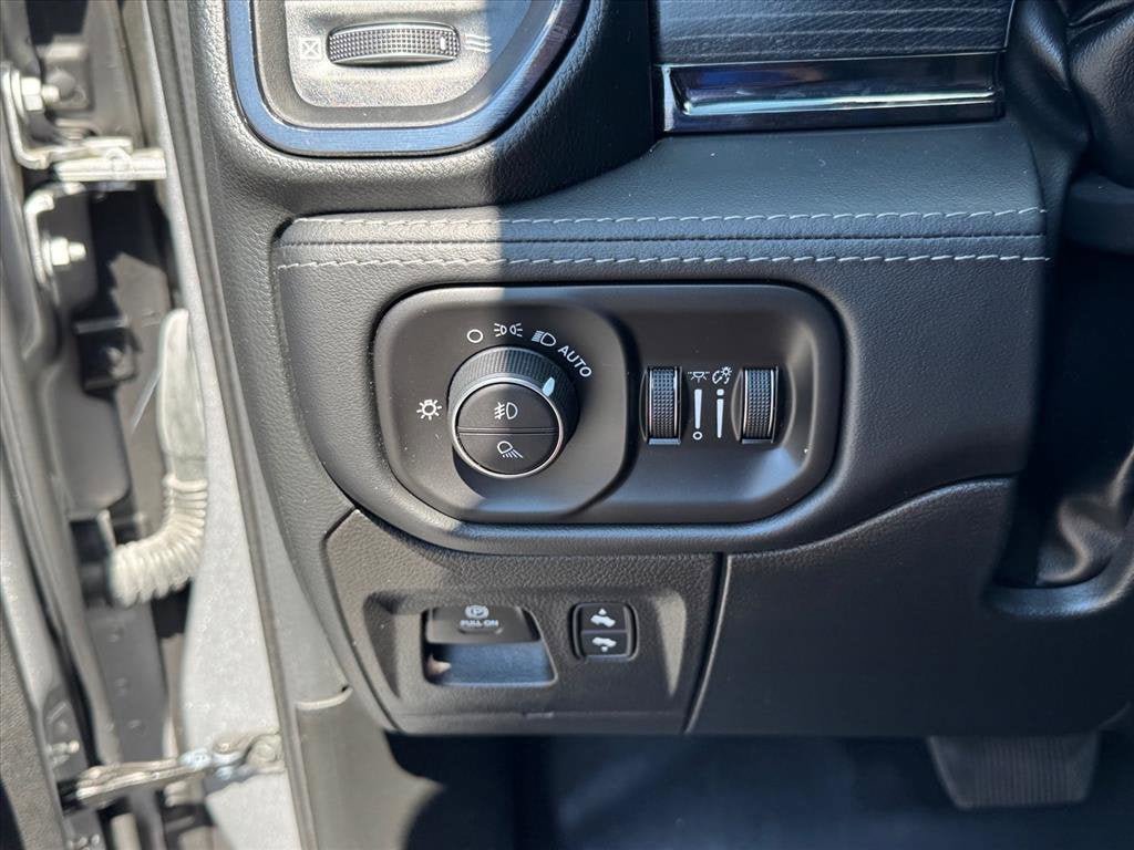 Used 2022 RAM 1500 Limited AWD/4WD image 22