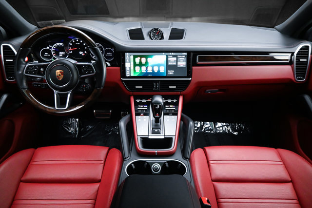 Used 2021 Porsche Cayenne S image 3