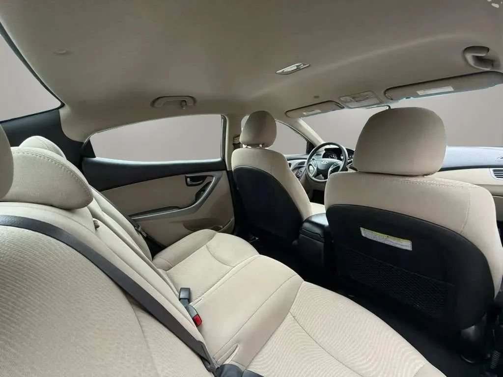 Used 2014 Hyundai Elantra SE w/ Option Group 02 FWD image 16