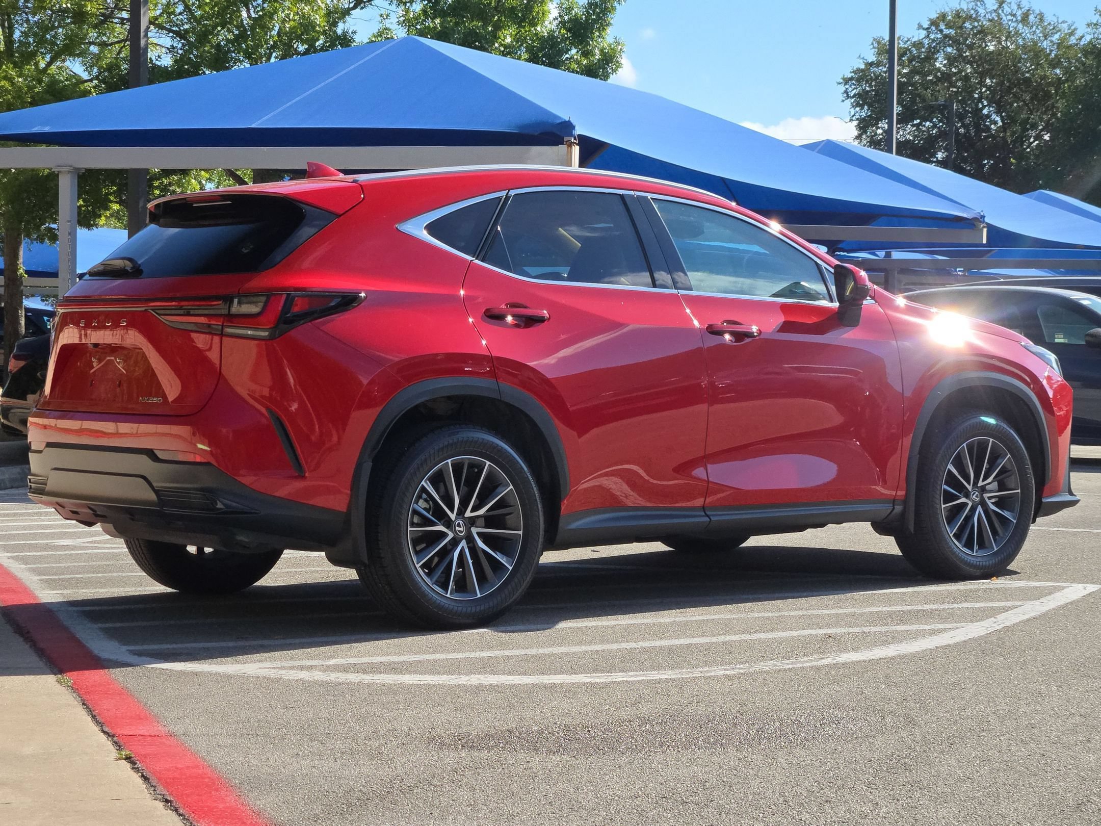 Used 2025 Lexus NX 250 FWD w/ Accessory Package (2T) image 3