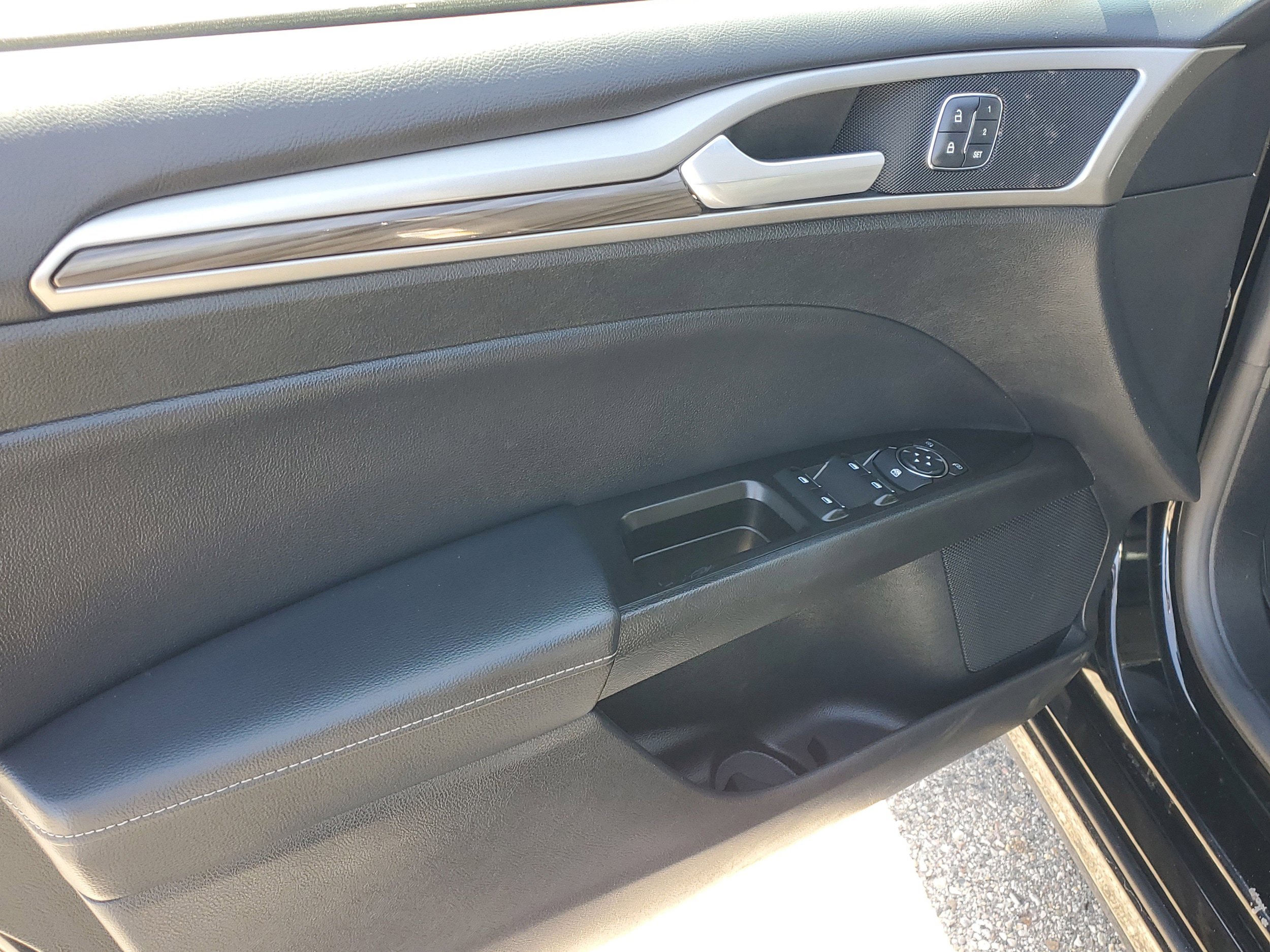 Certified 2017 Ford Fusion SE w/ Fusion SE Technology Package image 16