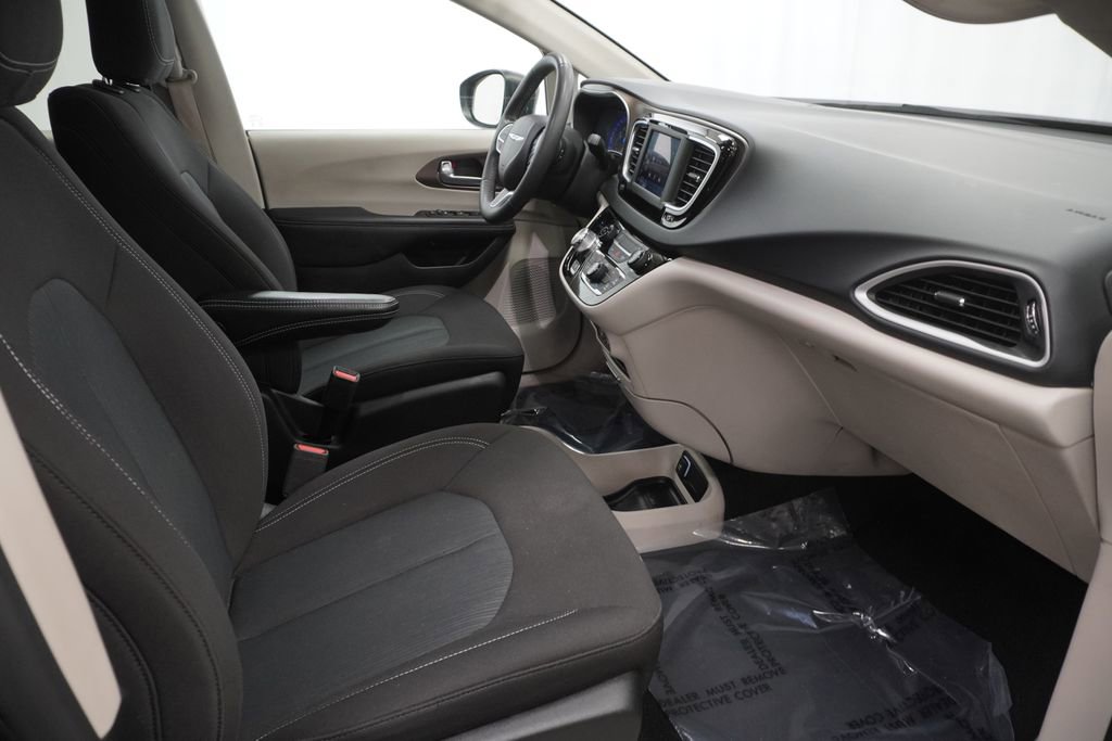 Certified 2023 Chrysler Voyager LX FWD image 45